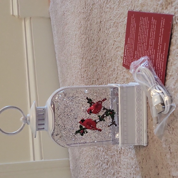 Christmas Cardinals Snow Globe - Picture 2 of 3